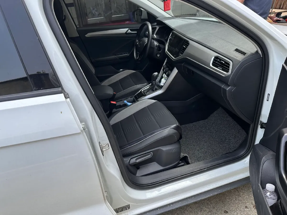 2022 Volkswagen T-Roc 1.4T 150HP L4 7DCT,autocango,china used car exporter,china ev exporter,chinese used car exporter,chinese used ev exporter