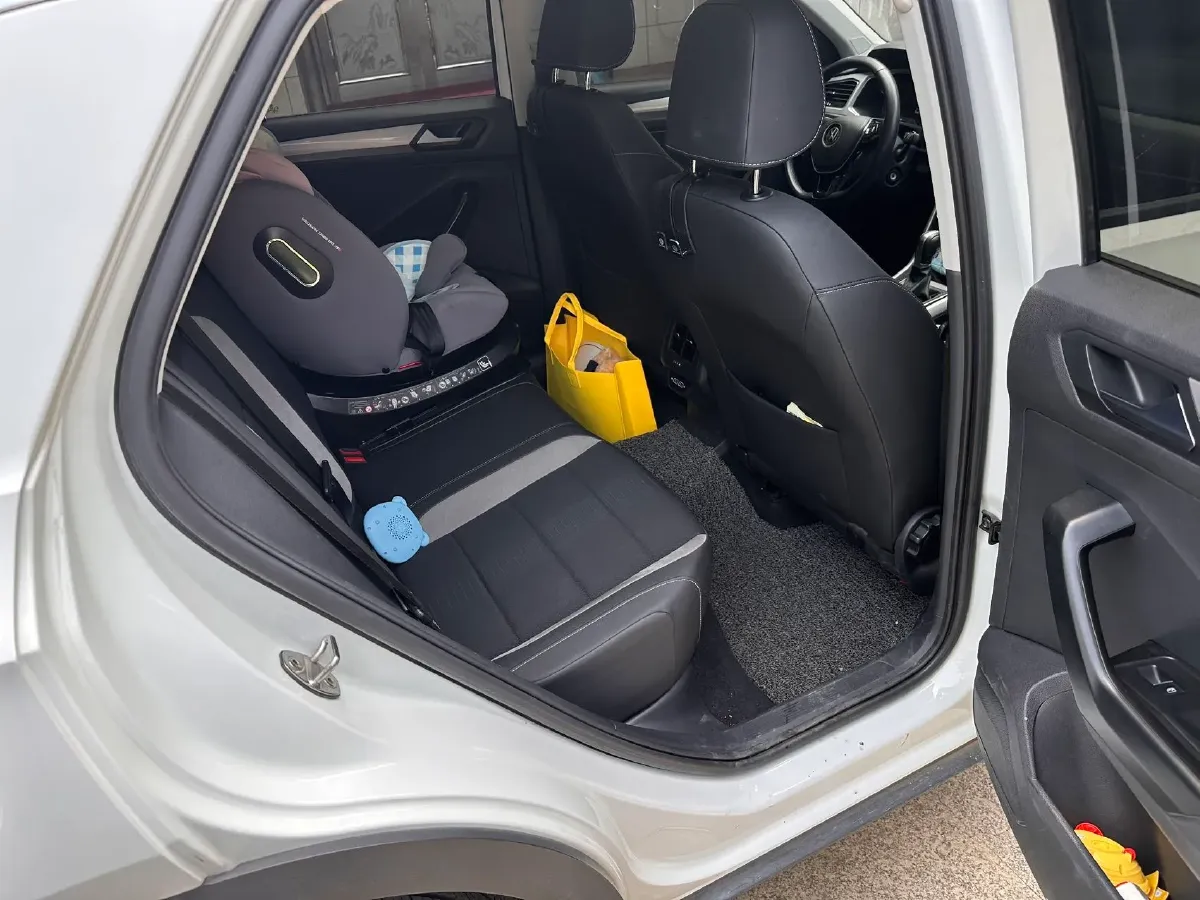 2022 Volkswagen T-Roc 1.4T 150HP L4 7DCT,autocango,china used car exporter,china ev exporter,chinese used car exporter,chinese used ev exporter