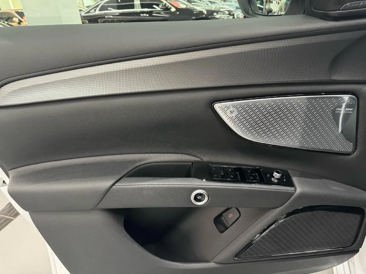 2023 Maserati Grecale 2.0T 300HP L4 8AT,autocango,china used car exporter,china ev exporter,chinese used car exporter,chinese used ev exporter