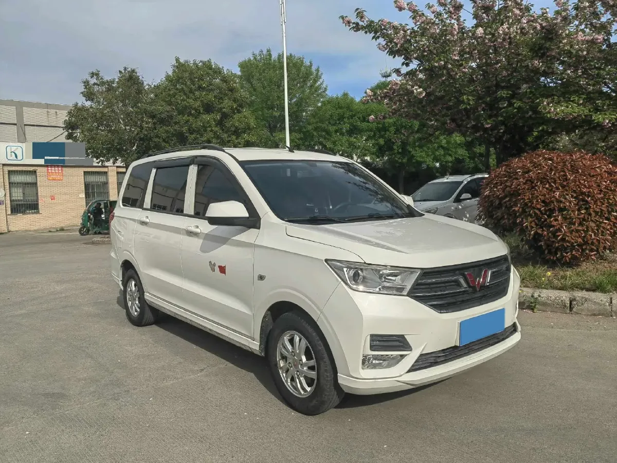2018 WuLing HongGuang 1.5L 105HP L4 5MT,autocango,china used car exporter,china ev exporter,chinese used car exporter,chinese used ev exporter