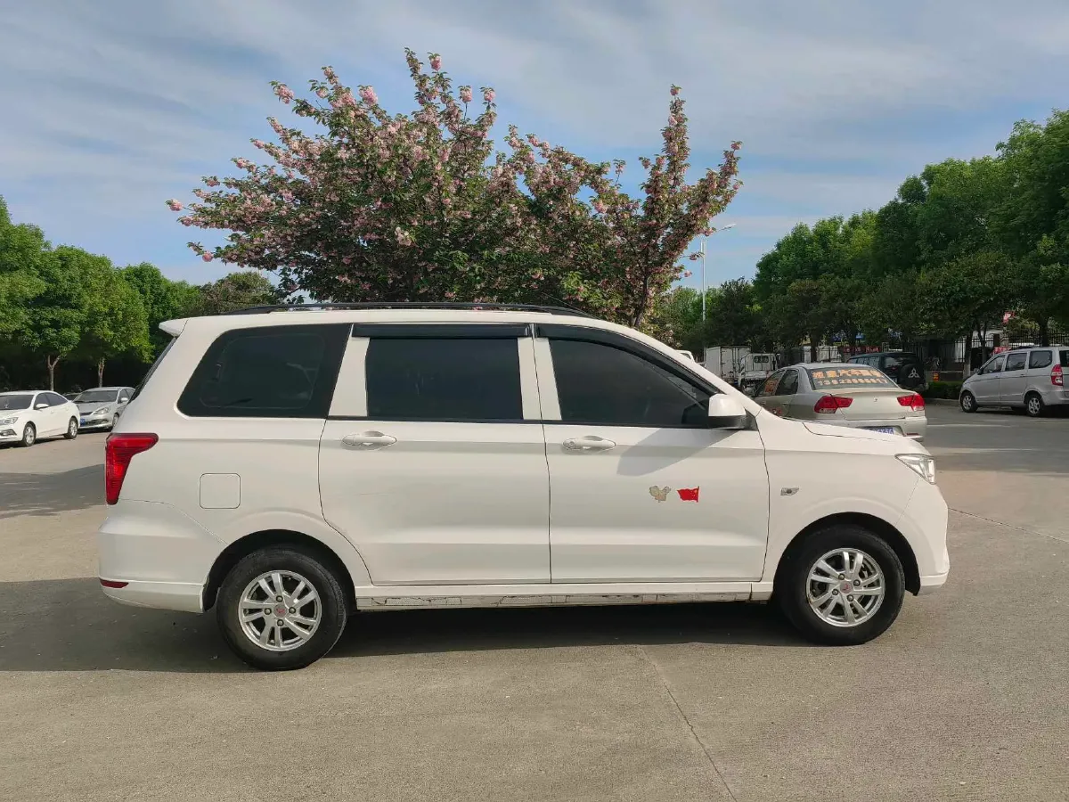 2018 WuLing HongGuang 1.5L 105HP L4 5MT,autocango,china used car exporter,china ev exporter,chinese used car exporter,chinese used ev exporter