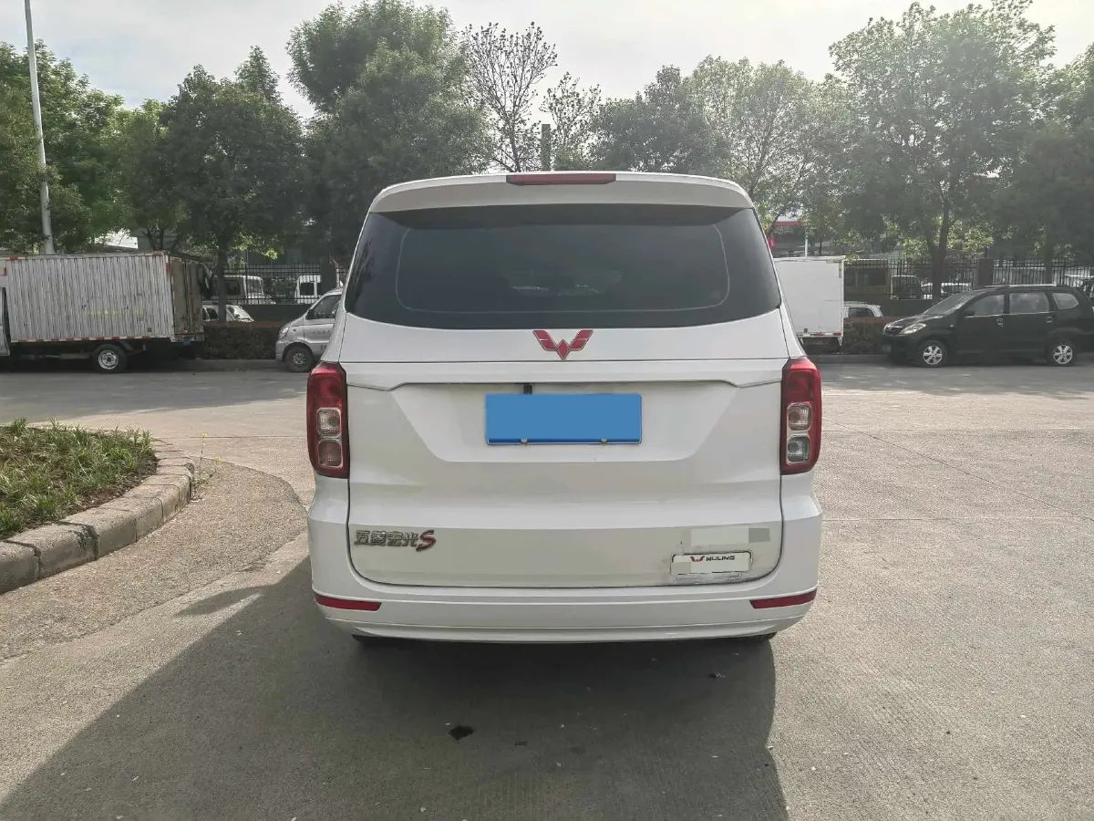 2018 WuLing HongGuang 1.5L 105HP L4 5MT,autocango,china used car exporter,china ev exporter,chinese used car exporter,chinese used ev exporter
