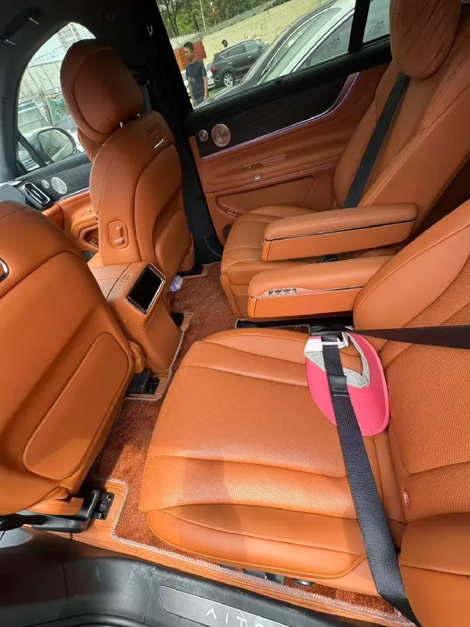 2025 AITO AITO M9 REEV 160HP REEV 52KWH,autocango,china used car exporter,china ev exporter,chinese used car exporter,chinese used ev exporter