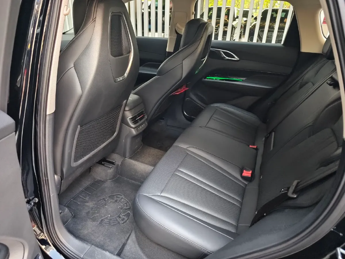 2024 HongQi HS3 1.5T 169HP L4 1DHT PHEV 18.4KWH,autocango,china used car exporter,china ev exporter,chinese used car exporter,chinese used ev exporter