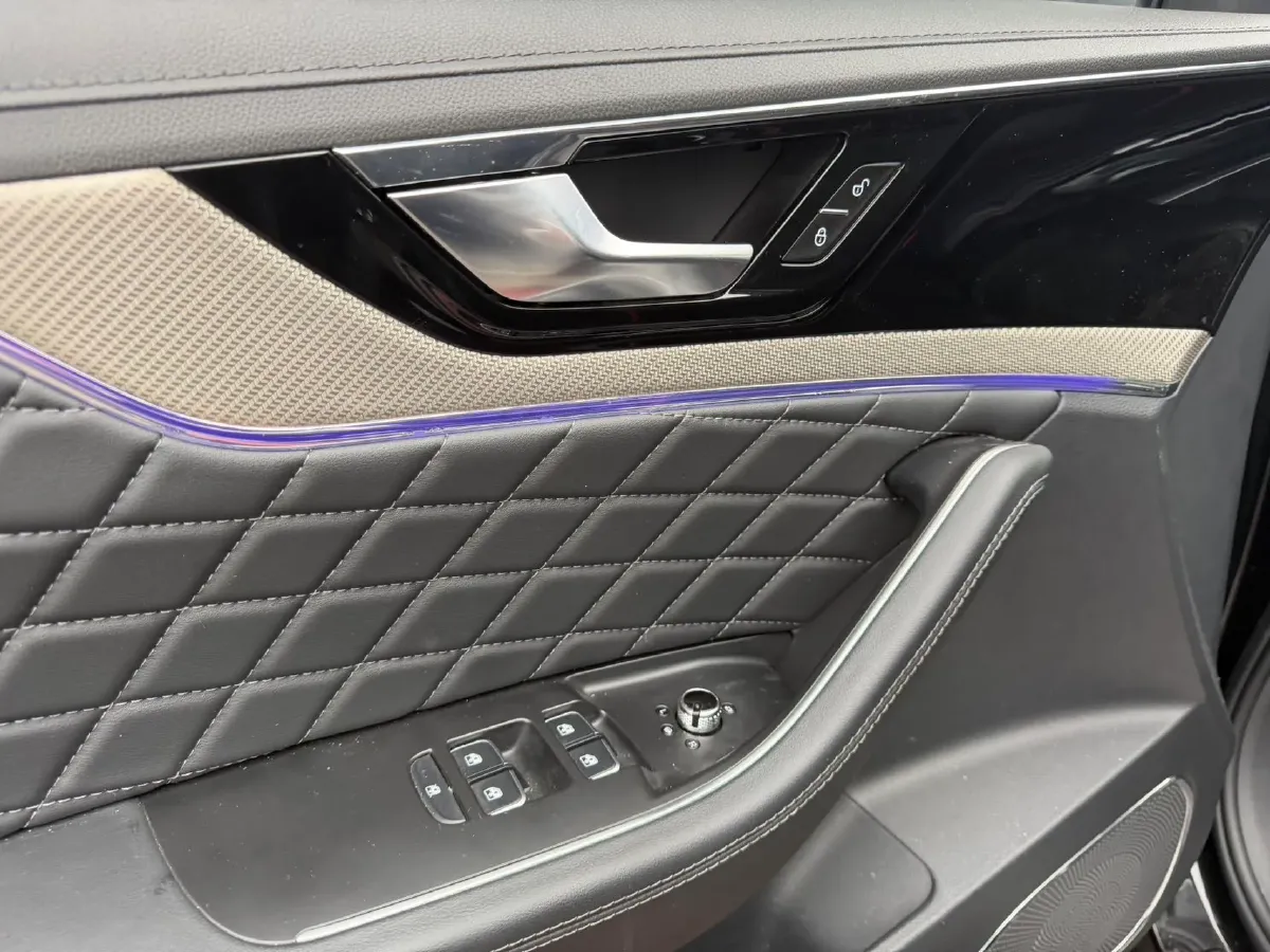 2019 HongQi HS5 2.0T 224HP L4 6AT,autocango,china used car exporter,china ev exporter,chinese used car exporter,chinese used ev exporter