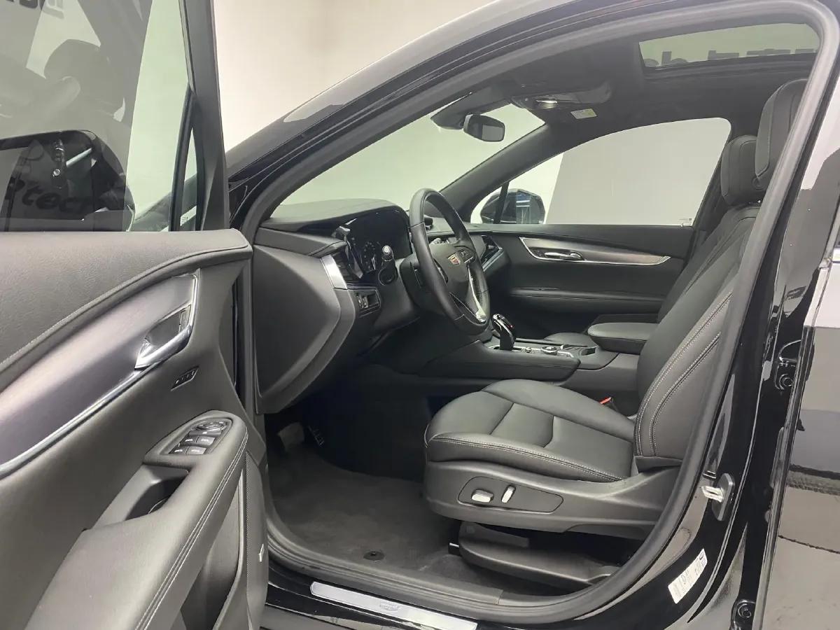 2022 Cadillac XT6 2.0T 237HP L4 9AT,autocango,china used car exporter,china ev exporter,chinese used car exporter,chinese used ev exporter