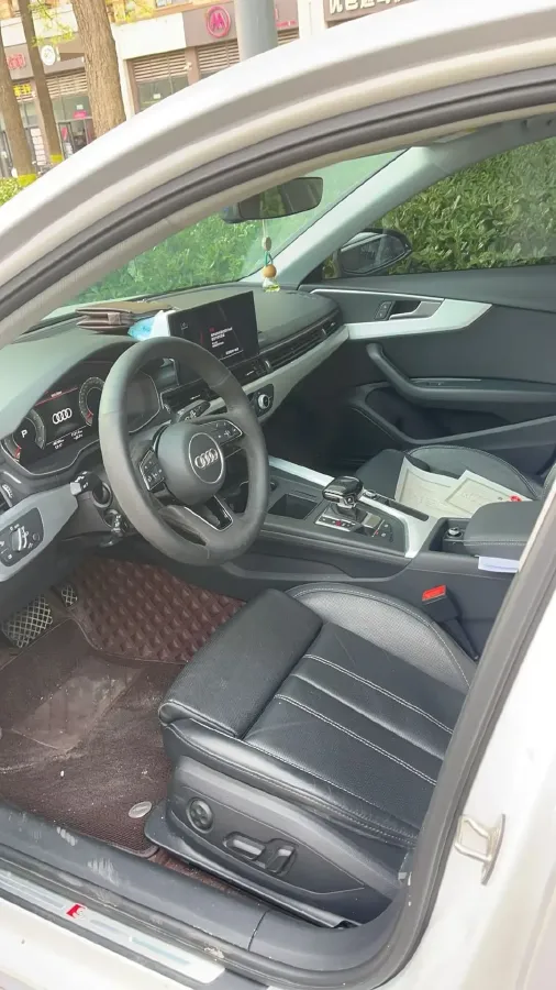 2022 Audi A4L 2.0T 190HP L4 7DCT,autocango,china used car exporter,china ev exporter,chinese used car exporter,chinese used ev exporter