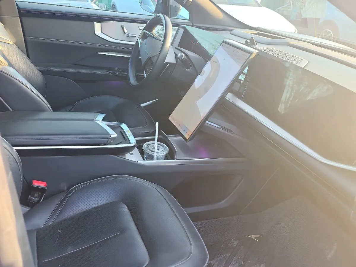 2023 HiPhi Y BEV 76.6KWH,autocango,china used car exporter,china ev exporter,chinese used car exporter,chinese used ev exporter