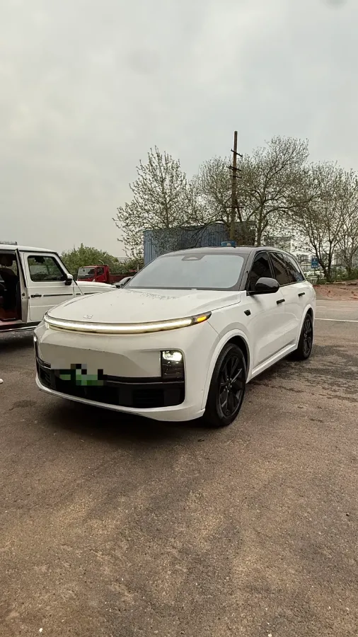 2023 Li L8 Range Extended 154HP REEV 40.9KWH,autocango,china used car exporter,china ev exporter,chinese used car exporter,chinese used ev exporter