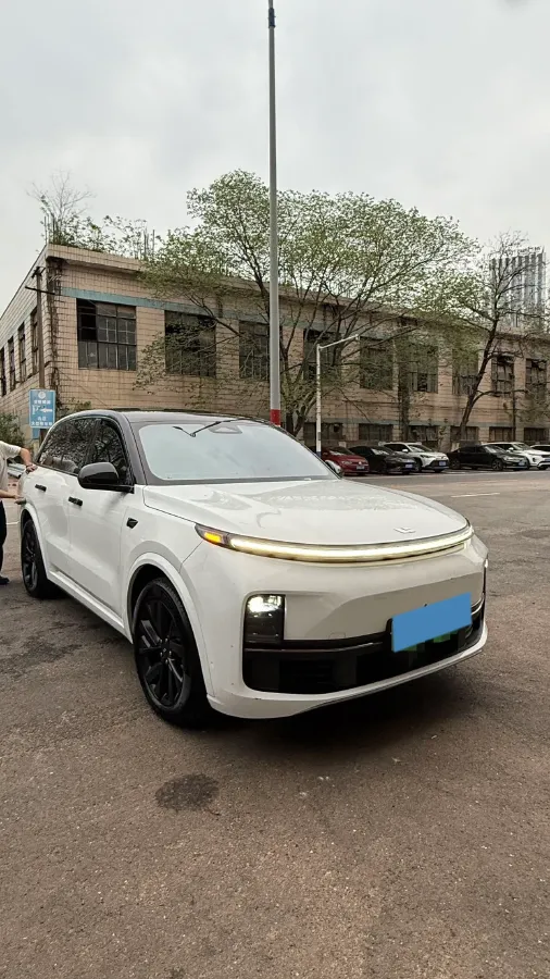 2023 Li L8 Range Extended 154HP REEV 40.9KWH,autocango,china used car exporter,china ev exporter,chinese used car exporter,chinese used ev exporter