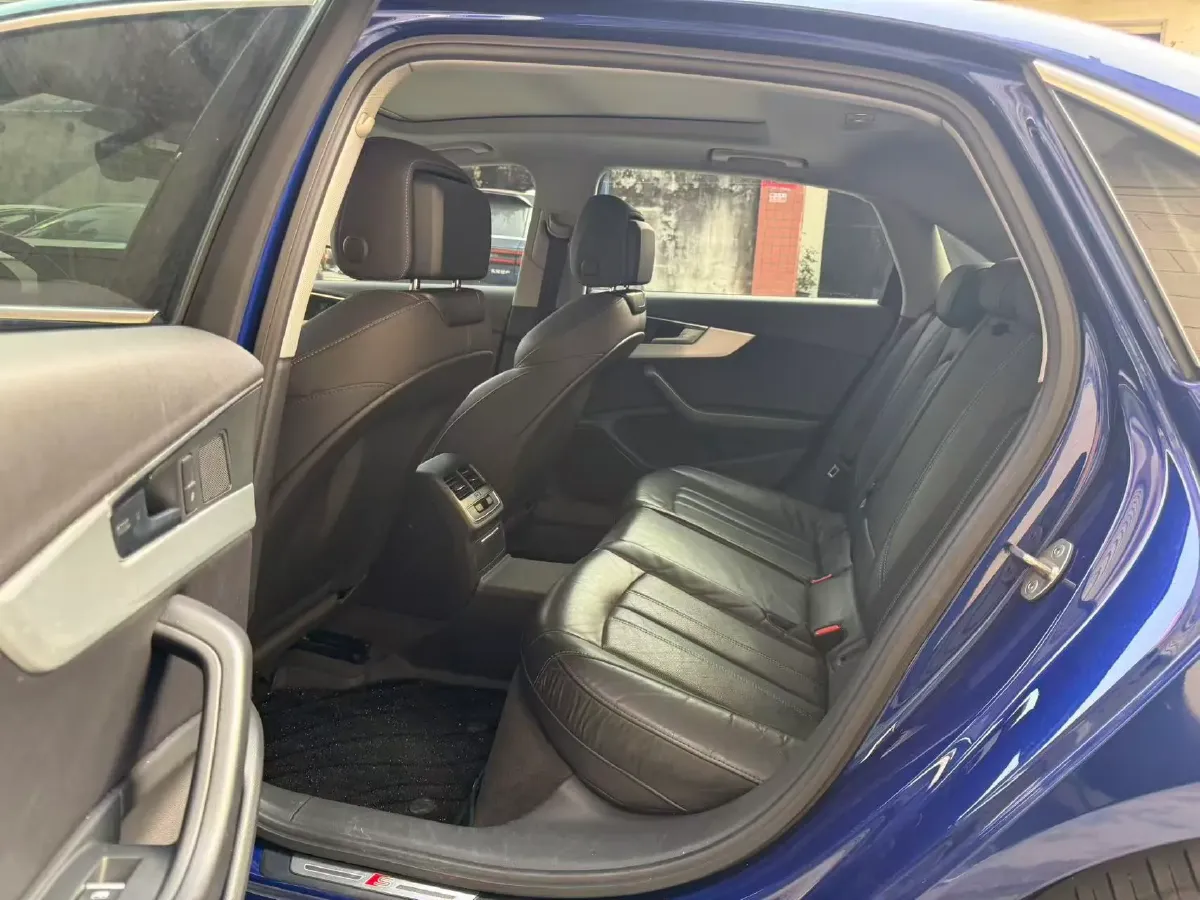 2020 Audi A4L 2.0T 190HP L4 7DCT,autocango,china used car exporter,china ev exporter,chinese used car exporter,chinese used ev exporter