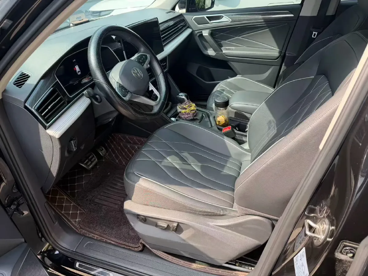 2024 Volkswagen Tiguan L 2.0T 186HP L4 7DCT,autocango,china used car exporter,china ev exporter,chinese used car exporter,chinese used ev exporter