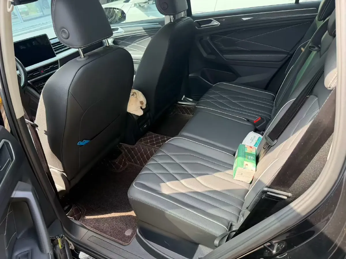 2024 Volkswagen Tiguan L 2.0T 186HP L4 7DCT,autocango,china used car exporter,china ev exporter,chinese used car exporter,chinese used ev exporter