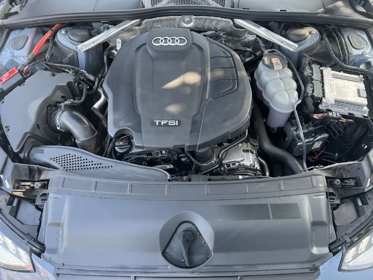 2022 Audi A4L 2.0T 190HP L4 7DCT,autocango,china used car exporter,china ev exporter,chinese used car exporter,chinese used ev exporter