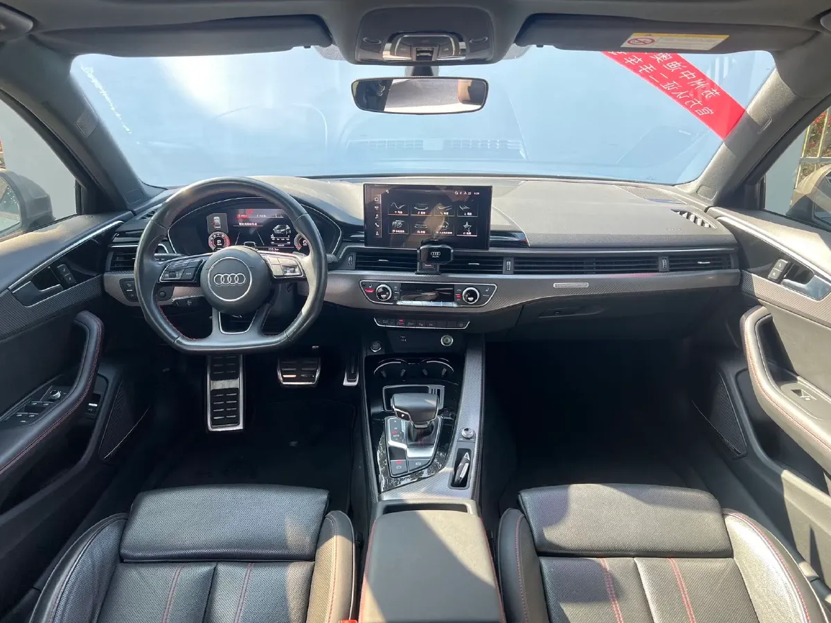 2022 Audi A4L 2.0T 190HP L4 7DCT,autocango,china used car exporter,china ev exporter,chinese used car exporter,chinese used ev exporter