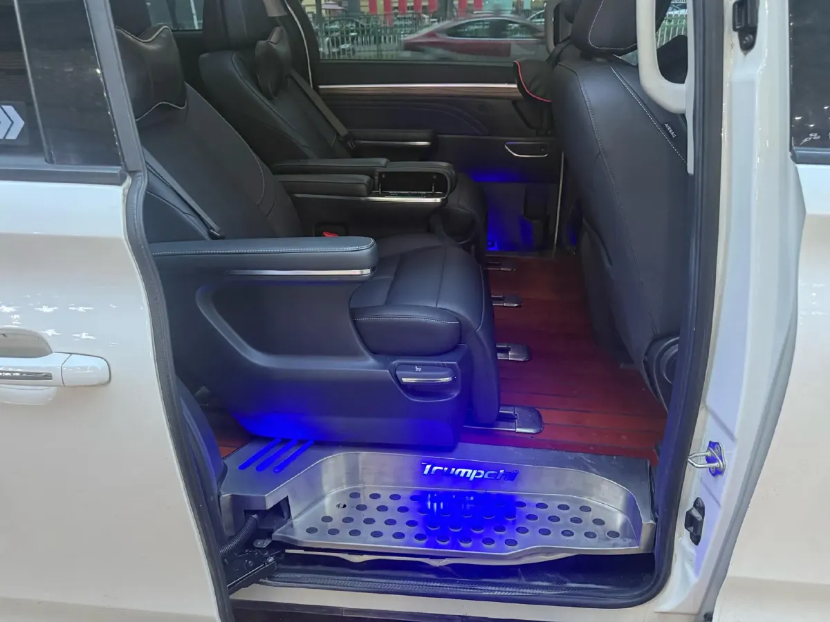 2021 GAC Trumpchi M8 2.0T 252HP L4 8AT,autocango,china used car exporter,china ev exporter,chinese used car exporter,chinese used ev exporter