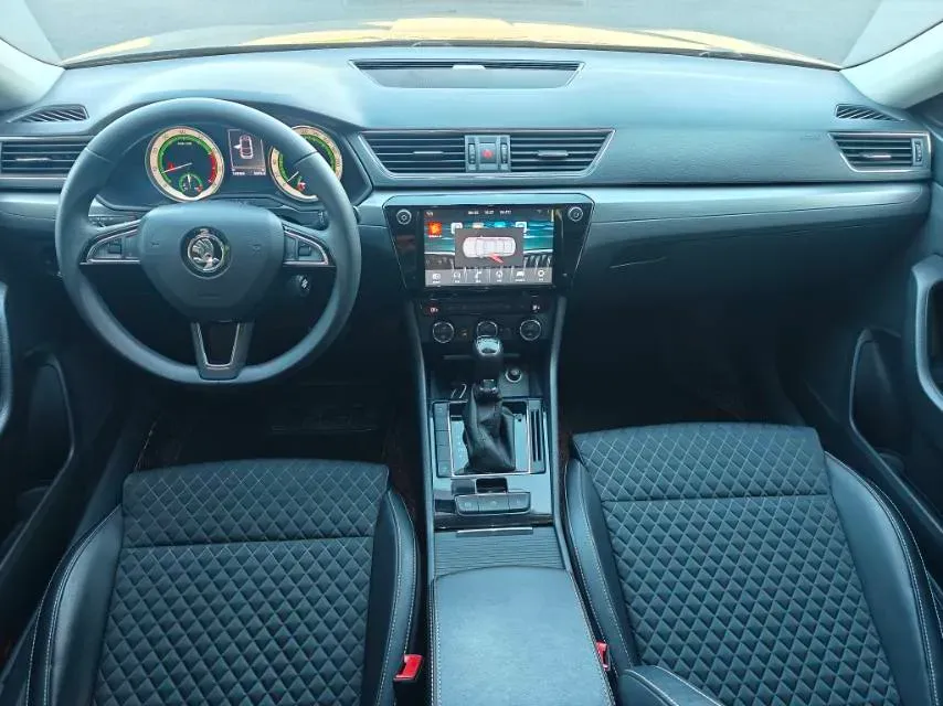 2018 Skoda Superb 1.8T 180HP L4 7DCT,autocango,china used car exporter,china ev exporter,chinese used car exporter,chinese used ev exporter