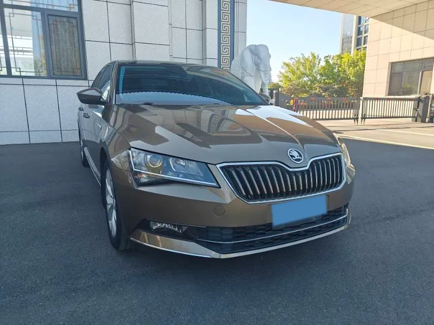 2018 Skoda Superb 1.8T 180HP L4 7DCT,autocango,china used car exporter,china ev exporter,chinese used car exporter,chinese used ev exporter