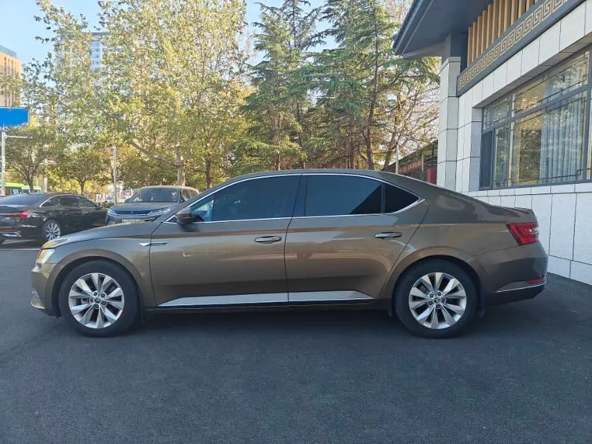 2018 Skoda Superb 1.8T 180HP L4 7DCT,autocango,china used car exporter,china ev exporter,chinese used car exporter,chinese used ev exporter