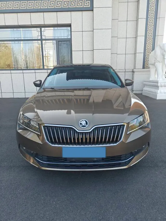 2018 Skoda Superb 1.8T 180HP L4 7DCT,autocango,china used car exporter,china ev exporter,chinese used car exporter,chinese used ev exporter