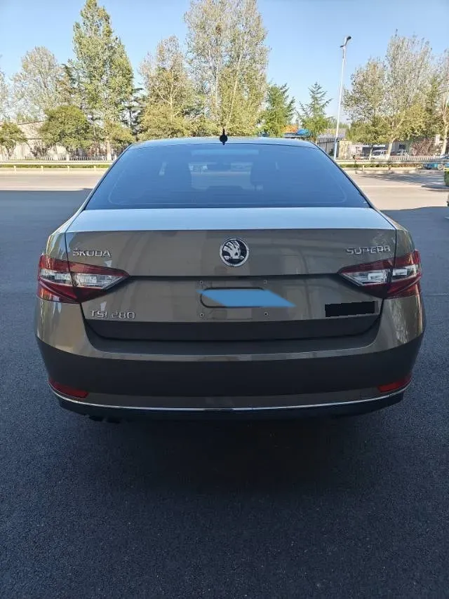 2018 Skoda Superb 1.8T 180HP L4 7DCT,autocango,china used car exporter,china ev exporter,chinese used car exporter,chinese used ev exporter