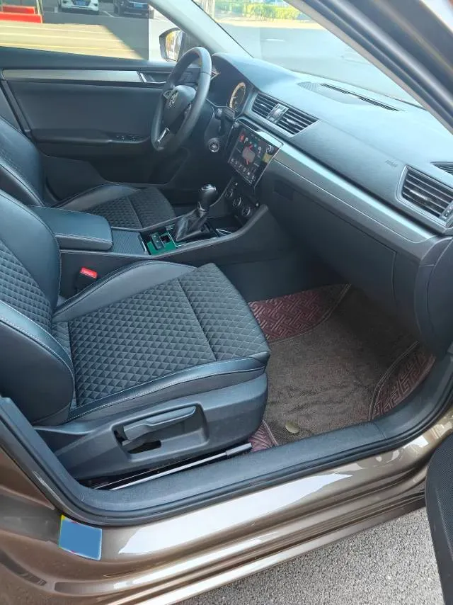 2018 Skoda Superb 1.8T 180HP L4 7DCT,autocango,china used car exporter,china ev exporter,chinese used car exporter,chinese used ev exporter