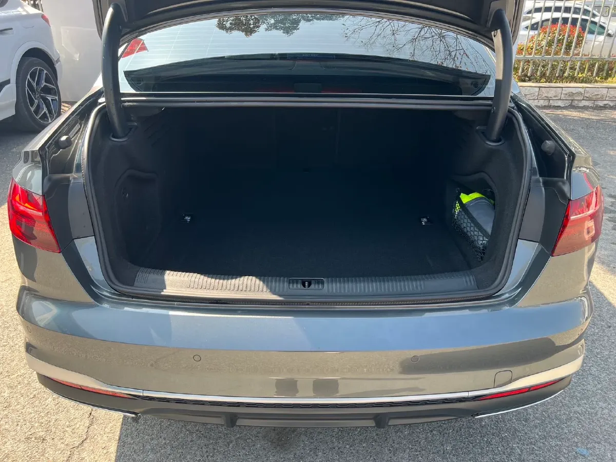 2020 Audi A4L 2.0T 190HP L4 7DCT,autocango,china used car exporter,china ev exporter,chinese used car exporter,chinese used ev exporter