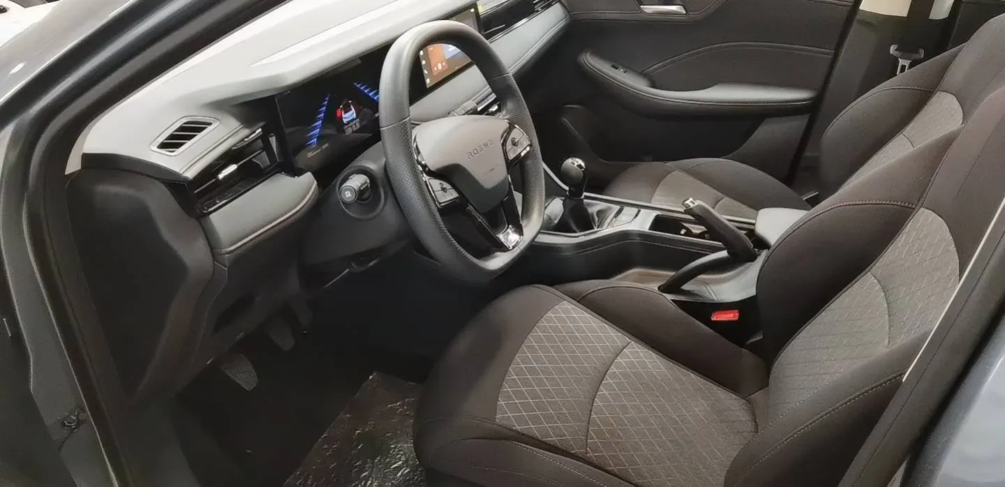 2023 Roewe i5 1.5L 129HP L4 5MT,autocango,china used car exporter,china ev exporter,chinese used car exporter,chinese used ev exporter