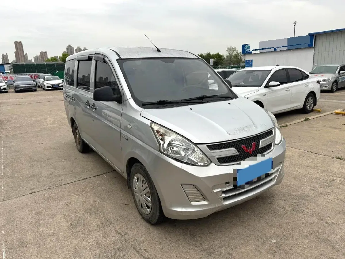 2018 WuLing RongGuang V 1.5L 112HP L4 5MT,autocango,china used car exporter,china ev exporter,chinese used car exporter,chinese used ev exporter
