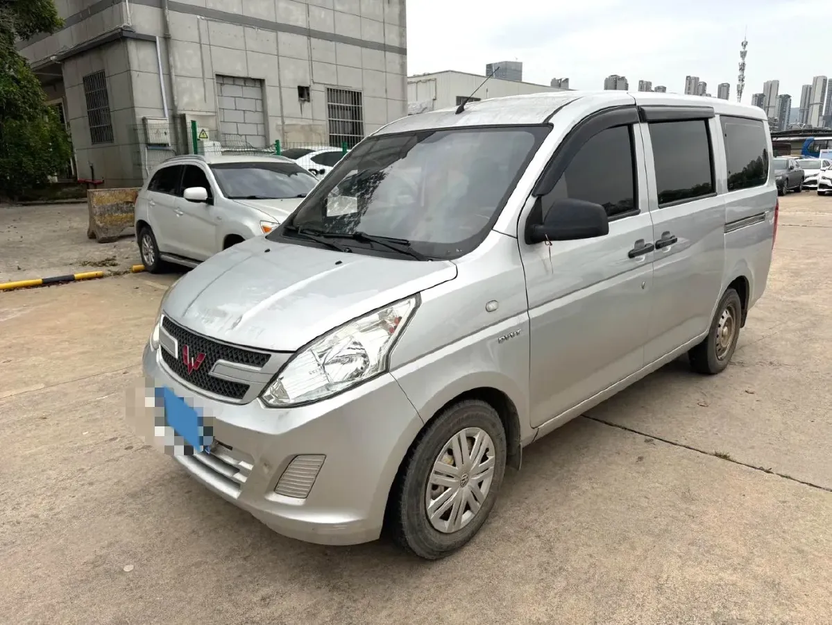 2018 WuLing RongGuang V 1.5L 112HP L4 5MT,autocango,china used car exporter,china ev exporter,chinese used car exporter,chinese used ev exporter