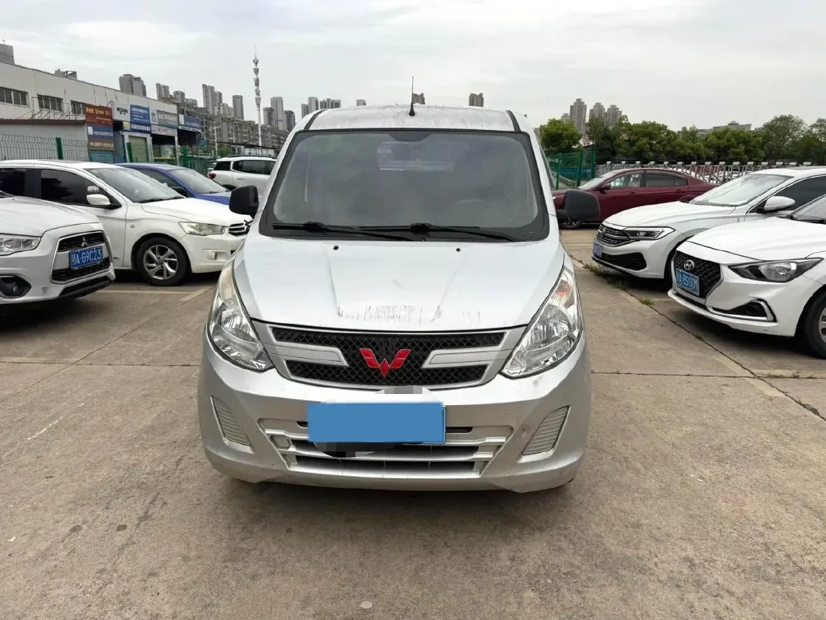2018 WuLing RongGuang V 1.5L 112HP L4 5MT,autocango,china used car exporter,china ev exporter,chinese used car exporter,chinese used ev exporter