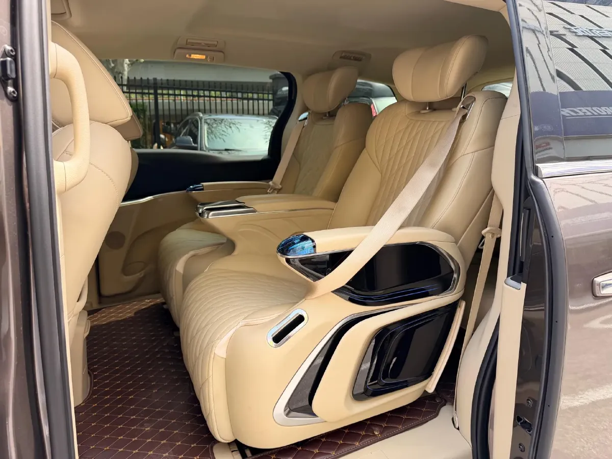 2023 Buick GL8 2.0T 237HP L4 9AT,autocango,china used car exporter,china ev exporter,chinese used car exporter,chinese used ev exporter