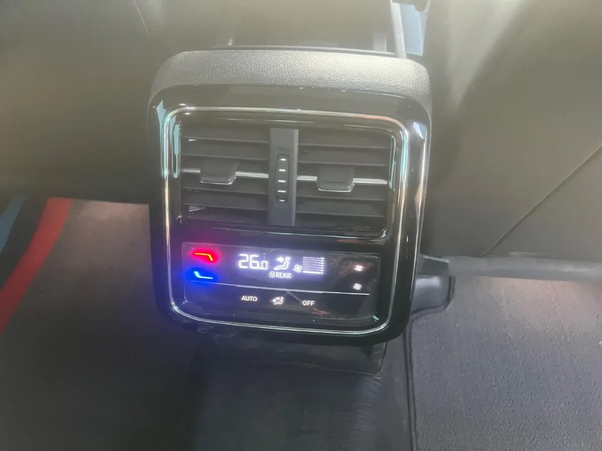 2025 Volkswagen Passat 2.0T 220HP L4 7DCT,autocango,china used car exporter,china ev exporter,chinese used car exporter,chinese used ev exporter