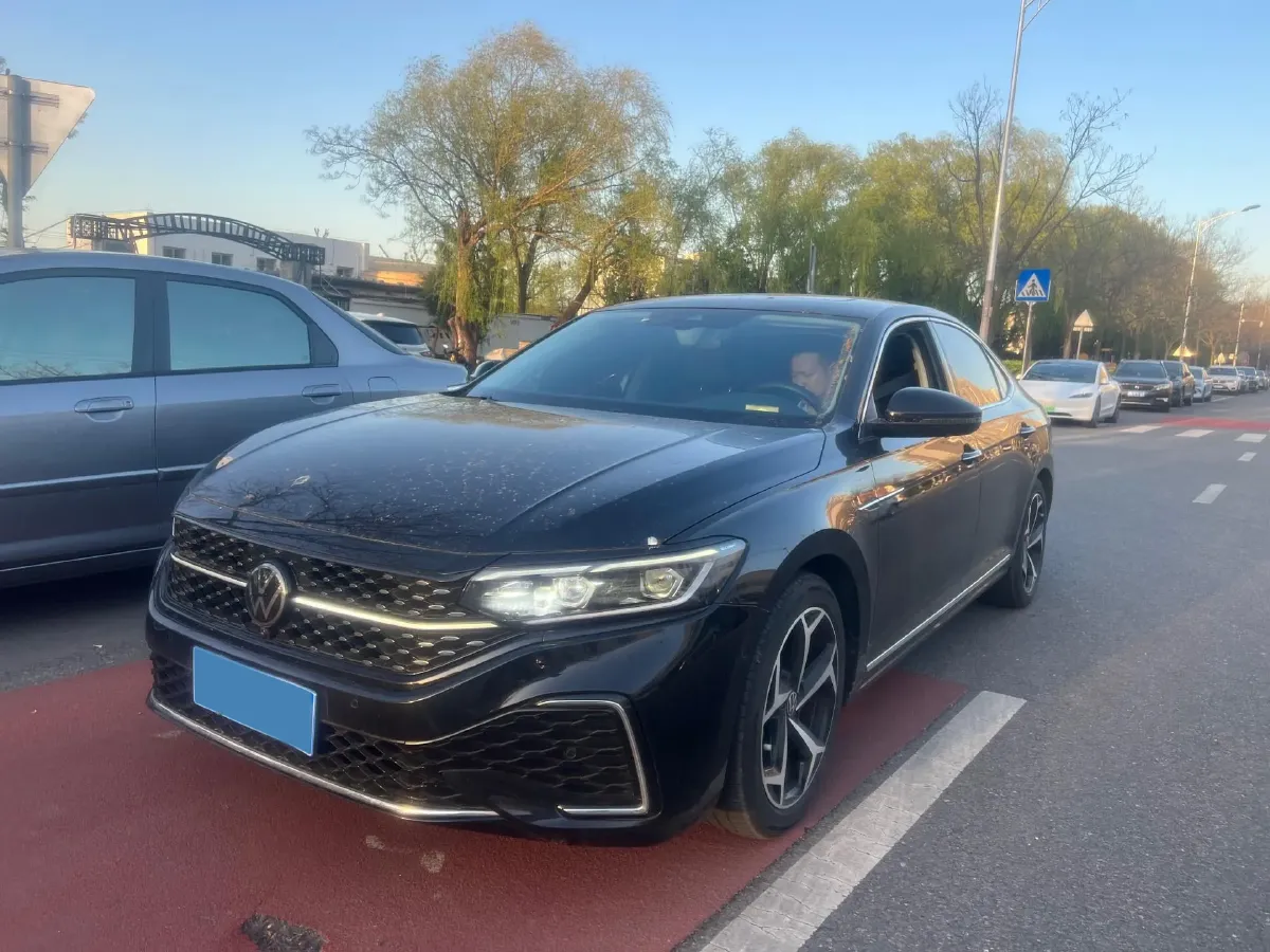 2025 Volkswagen Passat 2.0T 220HP L4 7DCT,autocango,china used car exporter,china ev exporter,chinese used car exporter,chinese used ev exporter