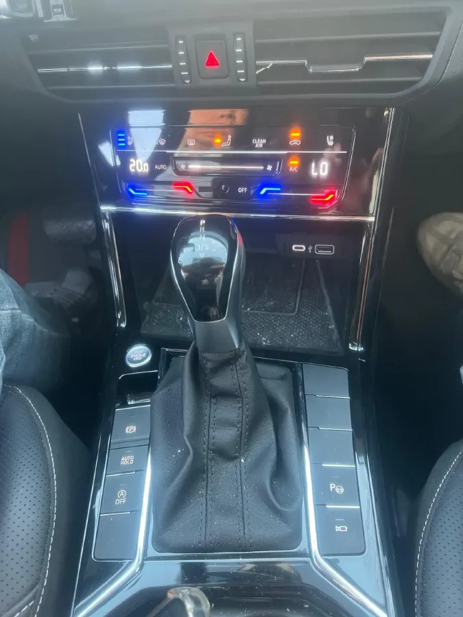 2025 Volkswagen Passat 2.0T 220HP L4 7DCT,autocango,china used car exporter,china ev exporter,chinese used car exporter,chinese used ev exporter