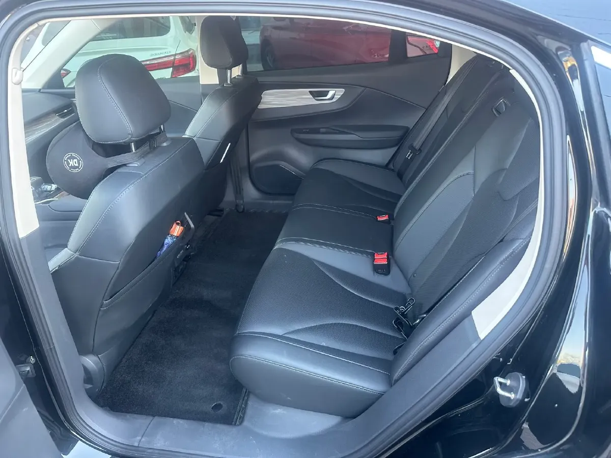 2024 HongQi E-QM5 BEV 72KWH,autocango,china used car exporter,china ev exporter,chinese used car exporter,chinese used ev exporter