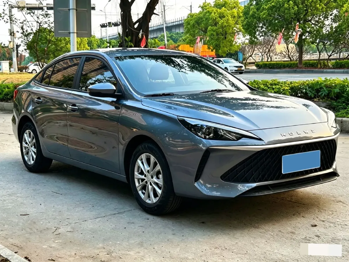 2023 Roewe i5 1.5L 129HP L4 5MT,autocango,china used car exporter,china ev exporter,chinese used car exporter,chinese used ev exporter