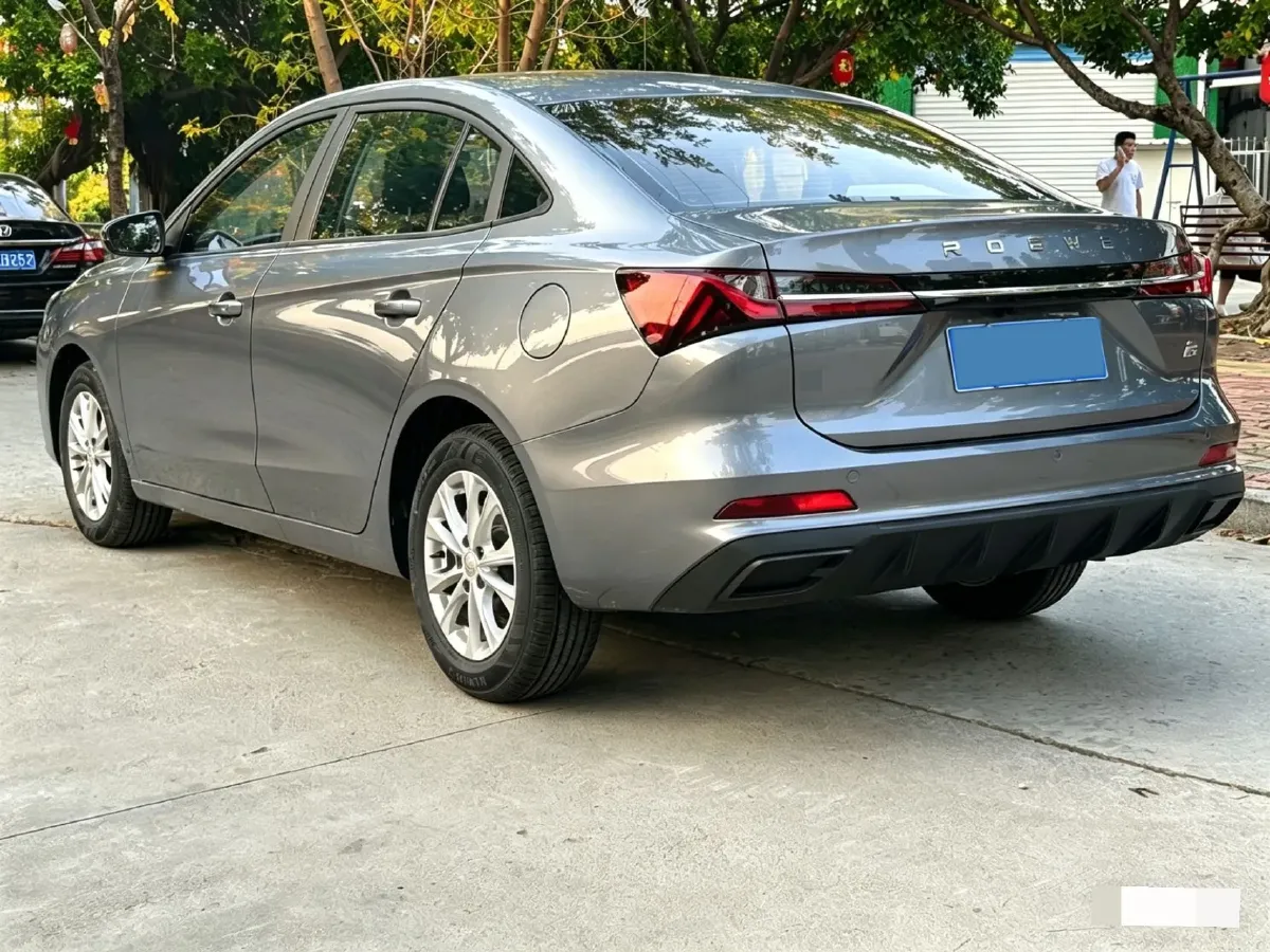 2023 Roewe i5 1.5L 129HP L4 5MT,autocango,china used car exporter,china ev exporter,chinese used car exporter,chinese used ev exporter