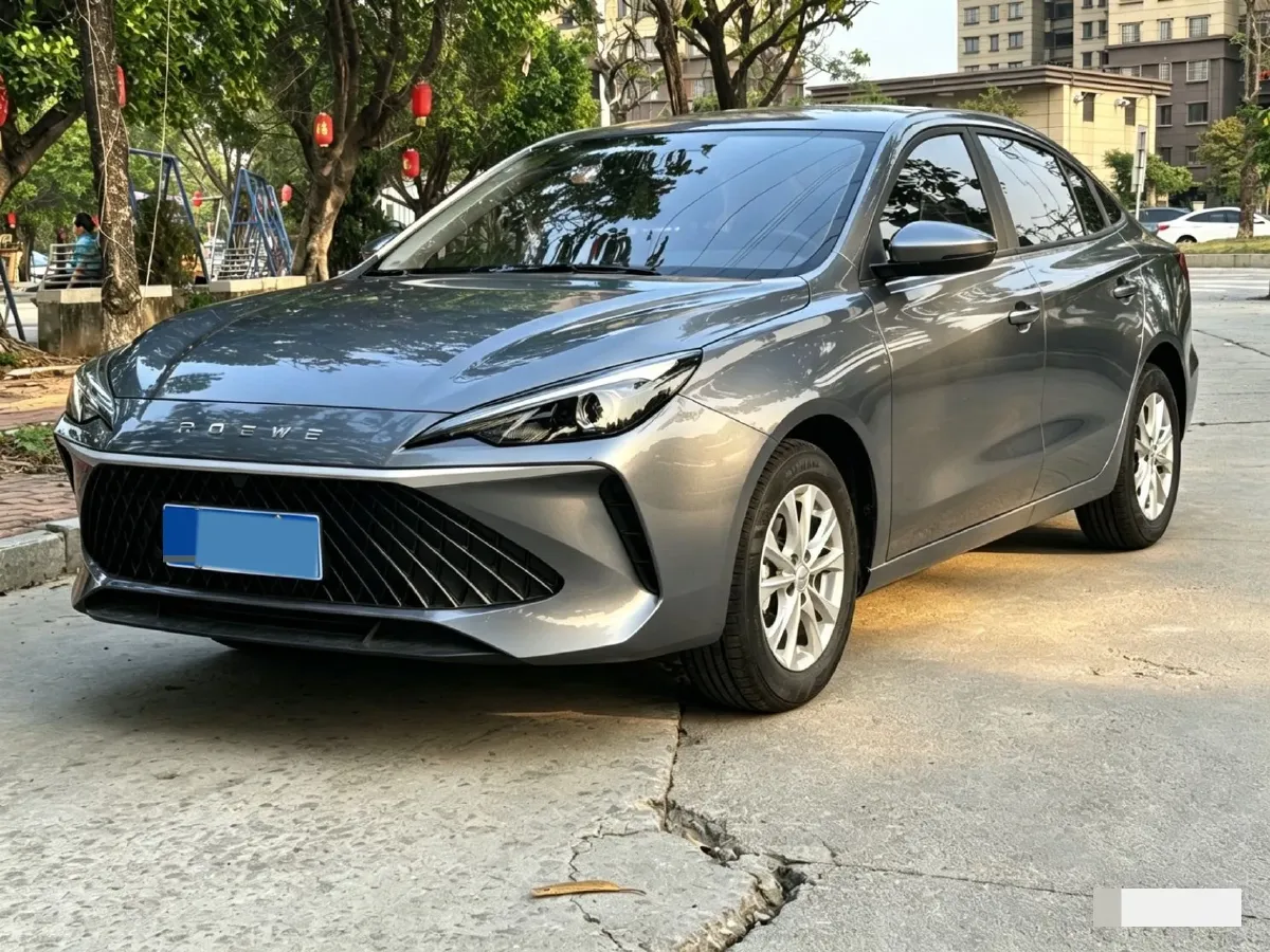 2023 Roewe i5 1.5L 129HP L4 5MT,autocango,china used car exporter,china ev exporter,chinese used car exporter,chinese used ev exporter