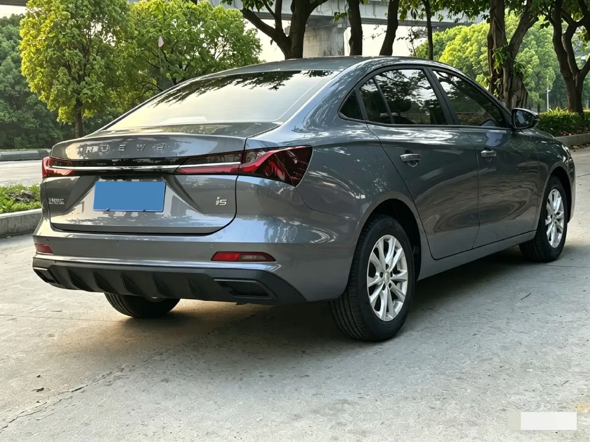 2023 Roewe i5 1.5L 129HP L4 5MT,autocango,china used car exporter,china ev exporter,chinese used car exporter,chinese used ev exporter