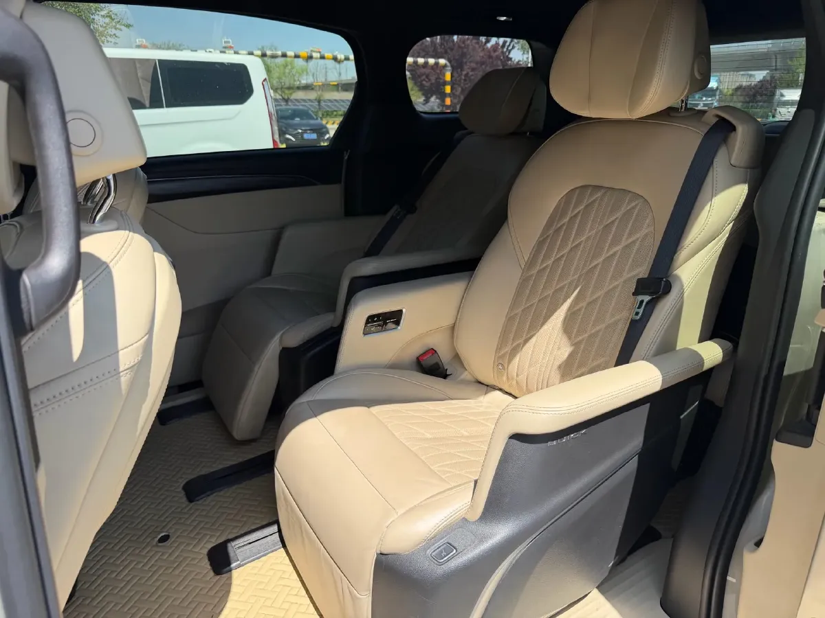 2022 Buick GL8 2.0T 237HP L4 9AT,autocango,china used car exporter,china ev exporter,chinese used car exporter,chinese used ev exporter