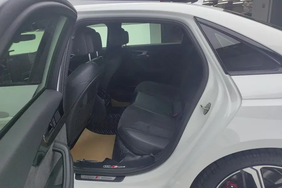 2022 Audi A4L 2.0T 252HP L4 7DCT,autocango,china used car exporter,china ev exporter,chinese used car exporter,chinese used ev exporter