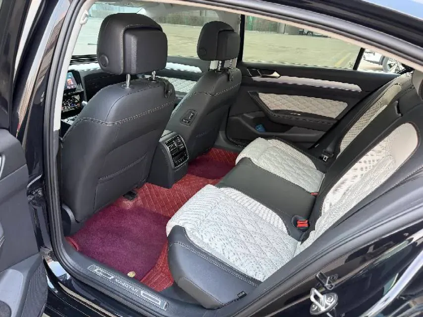 2023 Volkswagen Magotan 2.0T 186HP L4 7DCT,autocango,china used car exporter,china ev exporter,chinese used car exporter,chinese used ev exporter