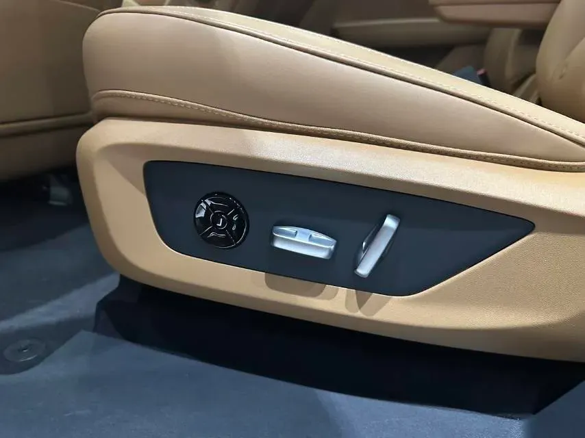 2021 Li ONE Range Extended 131HP REEV 40.5KWH,autocango,china used car exporter,china ev exporter,chinese used car exporter,chinese used ev exporter