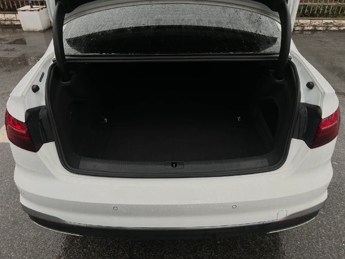 2023 Audi A4L 2.0T 190HP L4 7DCT,autocango,china used car exporter,china ev exporter,chinese used car exporter,chinese used ev exporter