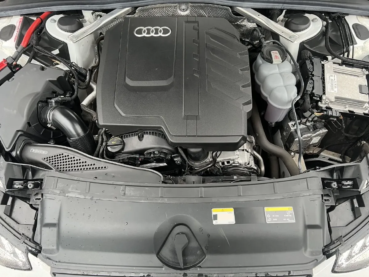 2023 Audi A4L 2.0T 190HP L4 7DCT,autocango,china used car exporter,china ev exporter,chinese used car exporter,chinese used ev exporter