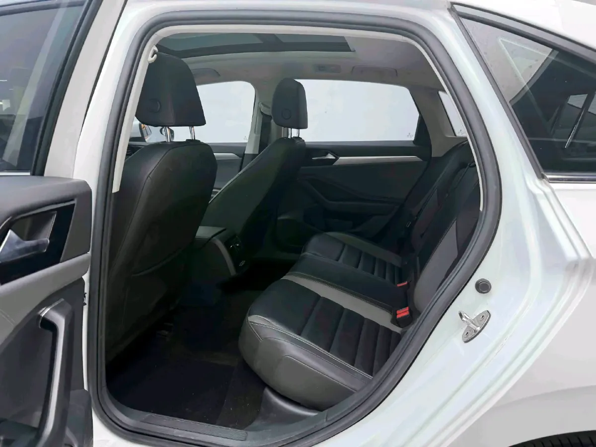 2019 Jeep Renegade 1.3T 173HP L4 7DCT,autocango,china used car exporter,china ev exporter,chinese used car exporter,chinese used ev exporter