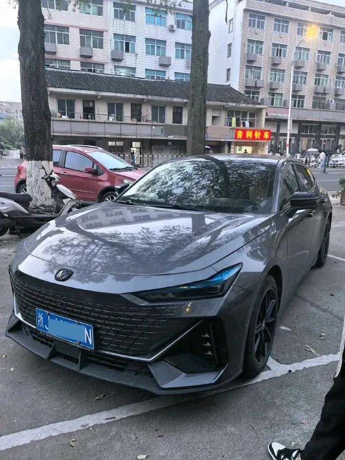 2022 ChangAn UNI-V 1.5T 188HP L4 7DCT,autocango,china used car exporter,china ev exporter,chinese used car exporter,chinese used ev exporter