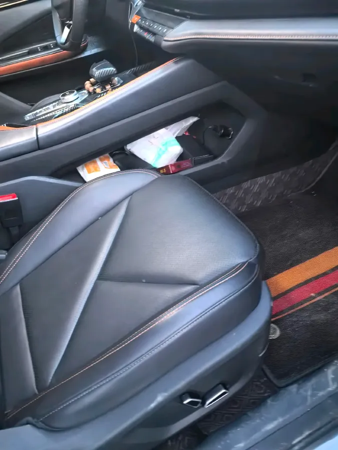 2022 ChangAn UNI-V 1.5T 188HP L4 7DCT,autocango,china used car exporter,china ev exporter,chinese used car exporter,chinese used ev exporter