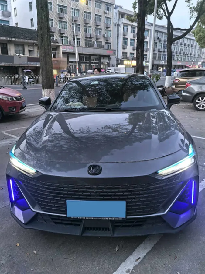 2022 ChangAn UNI-V 1.5T 188HP L4 7DCT,autocango,china used car exporter,china ev exporter,chinese used car exporter,chinese used ev exporter